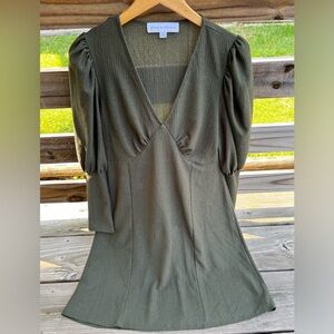Emma & Michele Green v neck medium dress